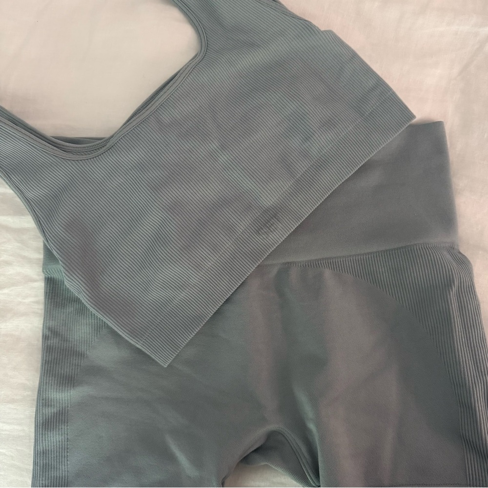 Set Active Sculptflex Set in Medium (Can be sold separately if desired)